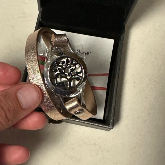 New ⭐️ Diffuser Bracelet and pads - Picture 2 of 4